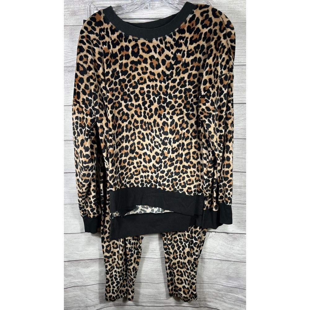 Secret Treasures Women Sz M Long Sleeve Top/Pant Pajama Set Leopard Print Comfy